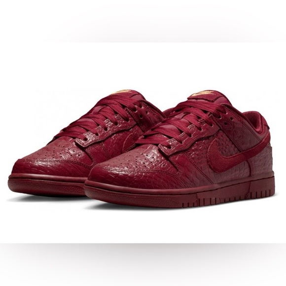 Nike Dunk Low SS Sneakers Red Croc/Metallic Gold HV4388 600 Women’s Size 7 BNIB